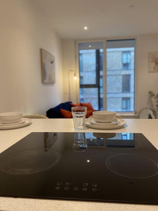 Modern Trafford 1Br Apartment-Free Parking-Cinema Room Manchester Extérieur photo