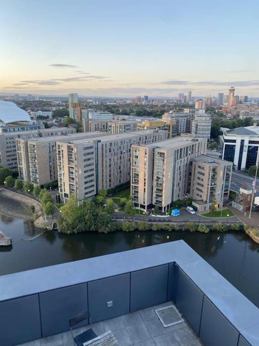 Modern Trafford 1Br Apartment-Free Parking-Cinema Room Manchester Extérieur photo