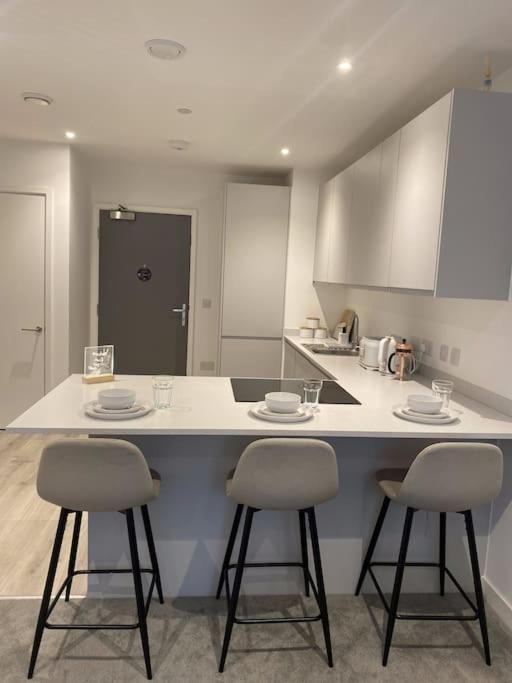 Modern Trafford 1Br Apartment-Free Parking-Cinema Room Manchester Extérieur photo