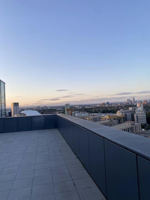 Modern Trafford 1Br Apartment-Free Parking-Cinema Room Manchester Extérieur photo